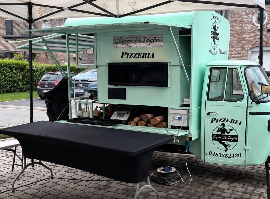 Le food truck Sapori di Puglia et son four à bois